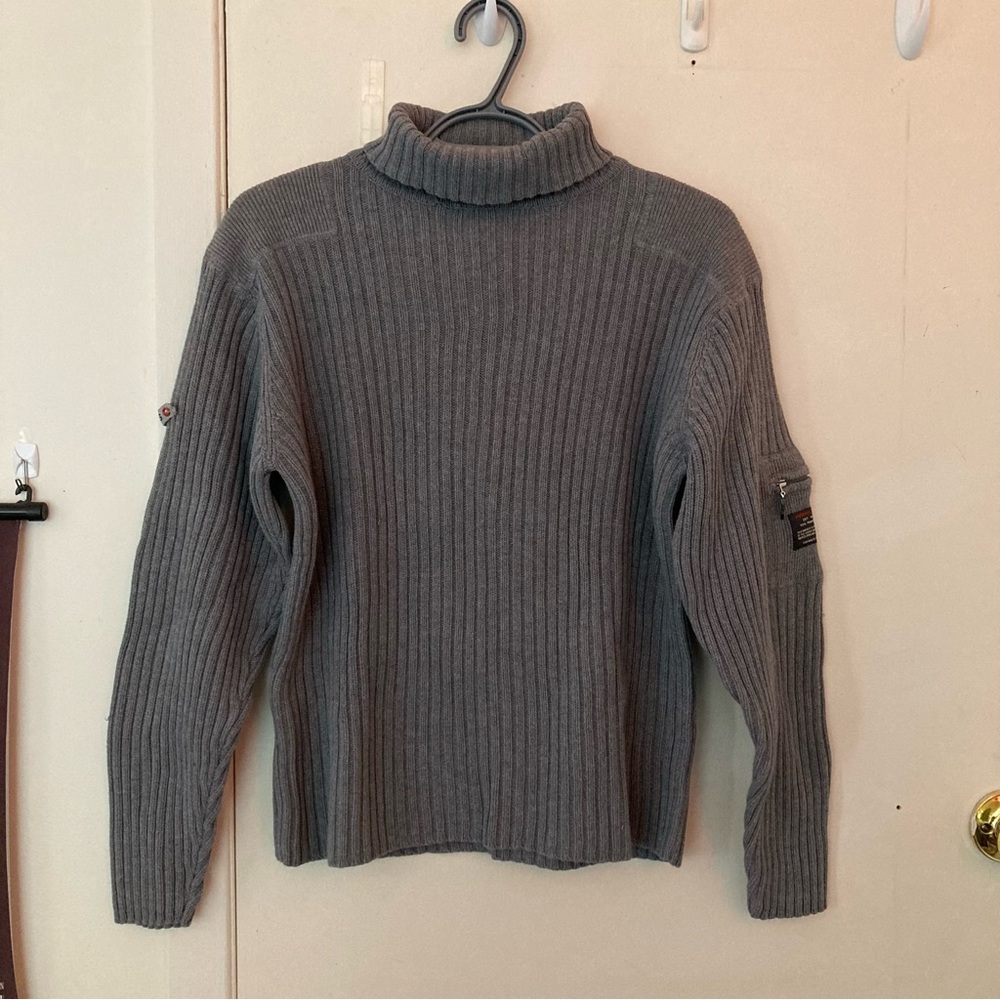 Point Zero grey ribbed long-sleeve turtleneck pullover sweater with cool detail